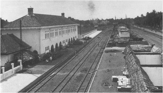 stasiun kereta api pasar senen lama